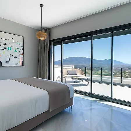 La Mairena Hills & Seaview